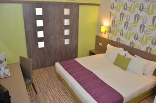 Отель Aqua Nevis Hotel & Aqua Park - All Inclusive Солнечный Берег Семейный номер с 1 спальней, раздвижной дверью и балконом (для 2 взрослых и 2 детей)-2