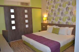 Отель Aqua Nevis Hotel & Aqua Park - All Inclusive Солнечный Берег Семейный номер с 1 спальней, раздвижной дверью и балконом (для 2 взрослых и 2 детей)-5