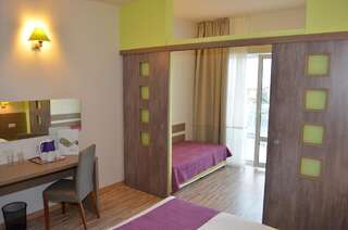 Отель Aqua Nevis Hotel & Aqua Park - All Inclusive Солнечный Берег Семейный номер с 1 спальней, раздвижной дверью и балконом (для 2 взрослых и 2 детей)-6