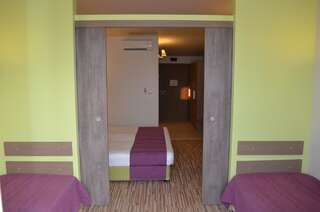 Отель Aqua Nevis Hotel & Aqua Park - All Inclusive Солнечный Берег Семейный номер с 1 спальней, раздвижной дверью и балконом (для 2 взрослых и 2 детей)-7